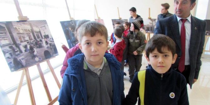 Ortaokul Öğrencileri "15 Temmuz Demokrasi Zaferi Ve Şehitleri" Sergisini Gezdi