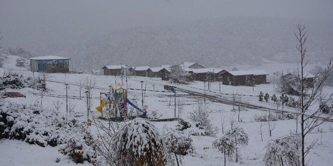 Niksar’da Çamiçi Yaylası Beyaza Büründü
