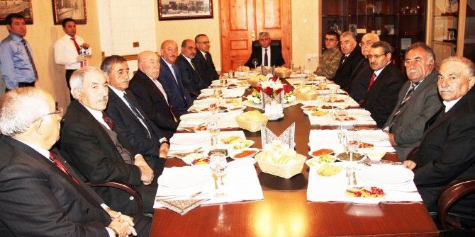 Vali Doğan, Kanaat Önderleriyle Bir Araya Geldi