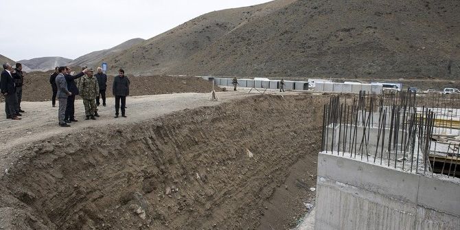 Vali Taşyapan Sınır Kapısında İncelemelerde Bulundu