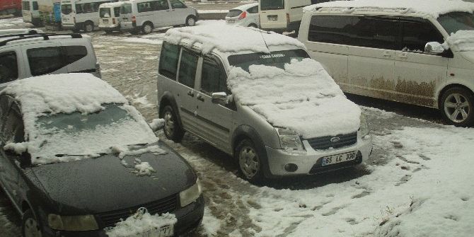 Özalp Beyaza Büründü