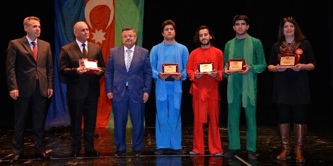 Behzat Uygur: "Tiyatro, Dizi Sektörünün Arkasında Kalmaz"