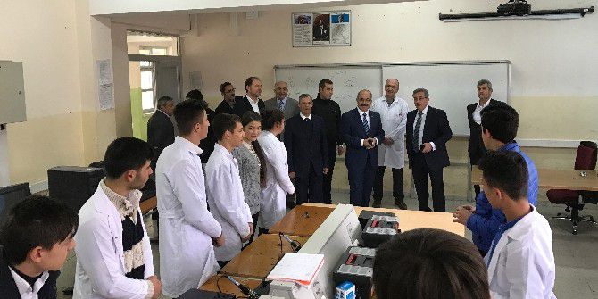 Başkan Çetin Öğrencilerin Atölye Çalışmasını İnceledi