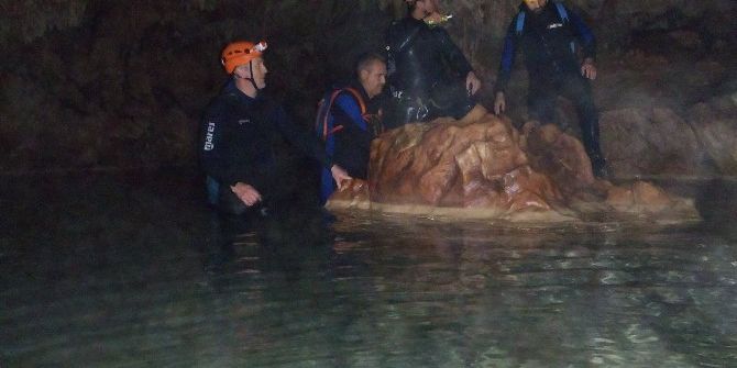 Mağarada Nefes Kesen Geçiş...halatlarla İndiler, Yüzerek Geçtiler...(özel Habekr)