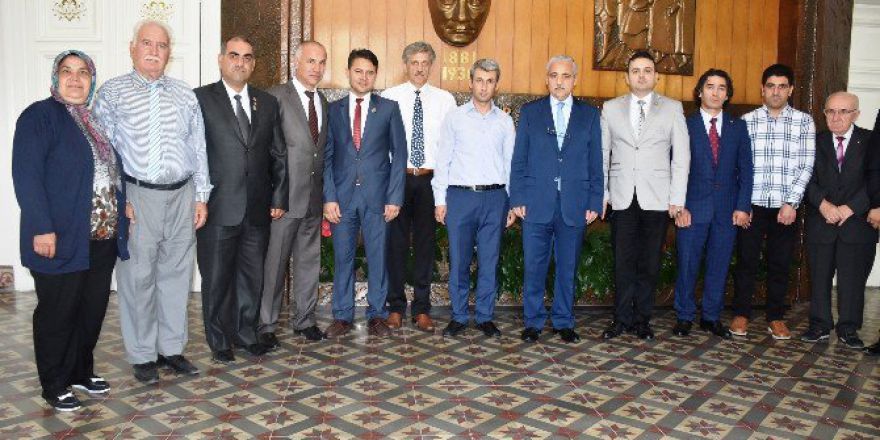 Vali Güvençer Konuklarını Ağırlıyor