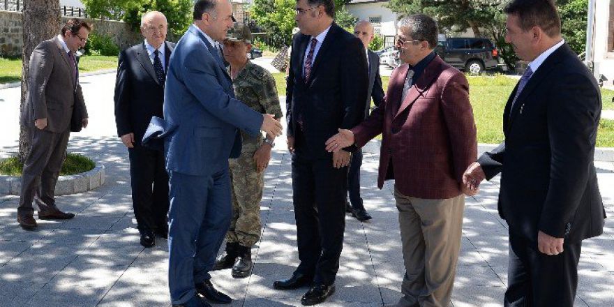 Kaymakamlar Toplantısı Tarihi Erzurum Kongre Binasında Yapıldı