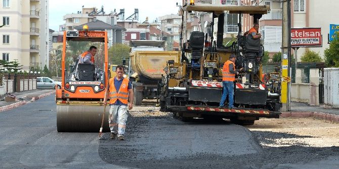 Muratpaşa Belediyesi Asfalt Yenileme Çalışmalarına Devam Ediyor