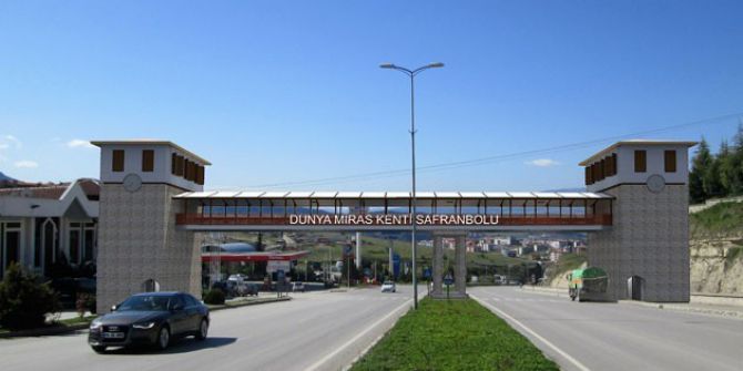 Safranbolu’ya Saat Kulesi Görünümünde Üst Geçit