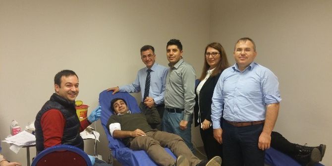 Sağlık Çalışanlarından Kızılay’a Kan Bağışı