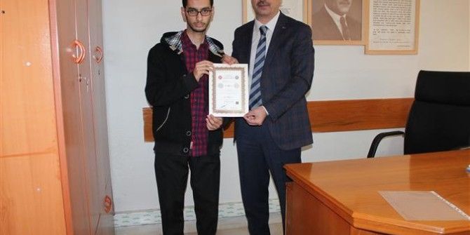 Yeni Hafızlara Belgeleri Verildi