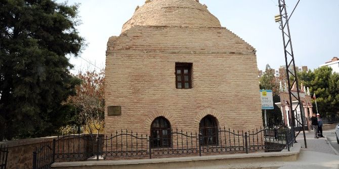 Tarihi Türbelerde Temizlik Ve Bakım Yapılıyor