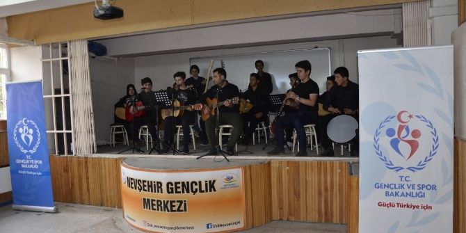 Gençlik Merkezi Müzik Kulübü Gençleri Teog Öncesi Moral Konseri Verdi