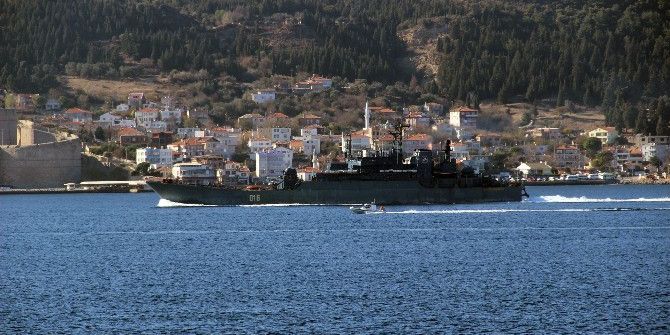 Rus Savaş Gemisi Çanakkale Boğazı’ndan Geçti