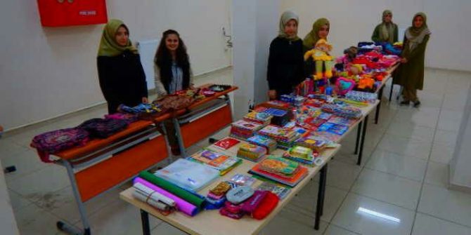 Kız Anadolu İmam Hatip Lisesi’nden Kardeş Okula Kırtasiye Yardımı