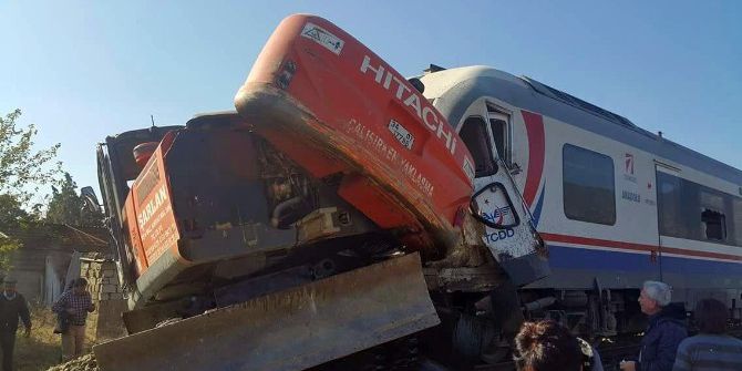 İzmir’de Feci Tren Kazası: 5 Yaralı