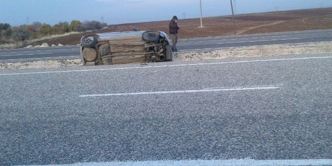 Kontrolden Çıkan Otomobil Takla Attı