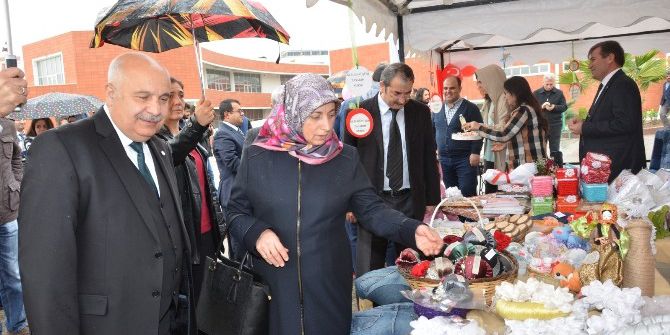 Geri Dönüşümlü Tasarım Kursunda Yapılan Ürünler Görücüye Çıktı