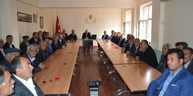 Besni’de Muhtarlar Toplantısı Gerçekleştirildi