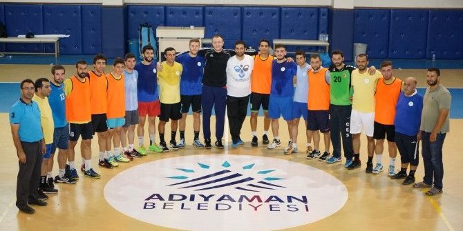Adıyaman Belediyesi Hentbol Takımı Maç Hazırlıklarına Devam Ediyor