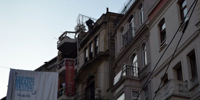 İstiklal Caddesi’nde İntihar Girişimi