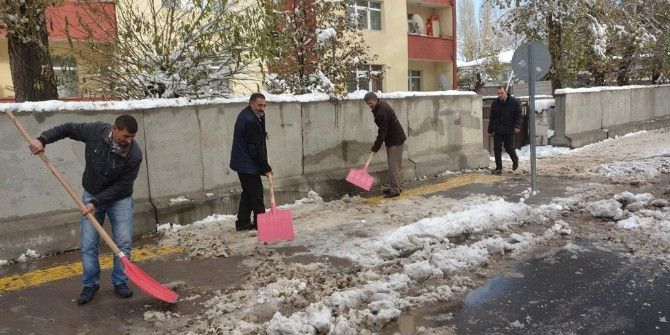 Ardahan Belediyesinden Kar Temizliği