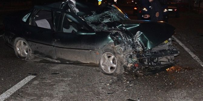 Park Halindeki Kamyona Çarptı, 1 Yaralı