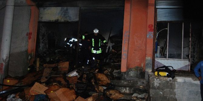 Depoda Çıkan Yangın Eve Sıçramadan Söndürüldü