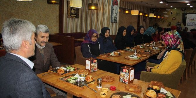 Kız Öğrenciler, Sabah Namazında Buluştu