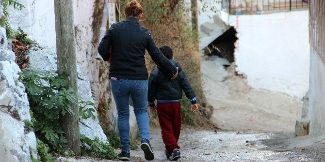 Sokaklardan Lağım Akıyor