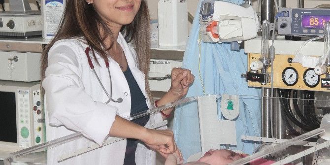 Prematüre Doğduğu Hastanede Prematüre Bebeklere Şifa Dağıtıyor