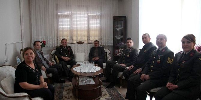 Konya İl Alay Komutanı’ndan Şehit Ailesine Ziyaret