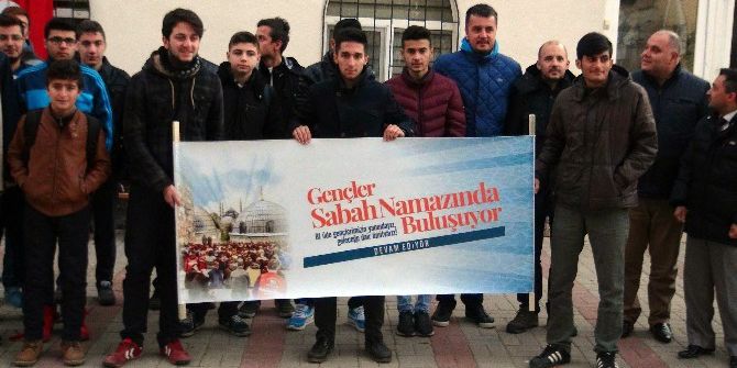 Tekirdağ’da Gençler Sabah Namazında Buluştu