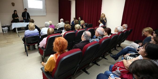 Konak’taki Sağlık Seminerinde Kemik Erimesi Anlatıldı
