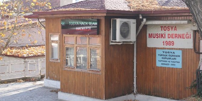 Tosya’da İş Yerlerinin Reklam Tabelaları Hacklendi