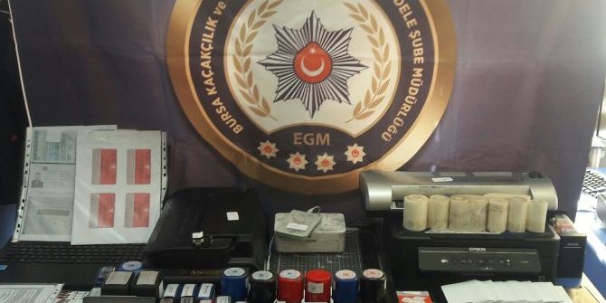 Sahte Ehliyet Ve Pasaport Basan Suriyeliler Yakalandı