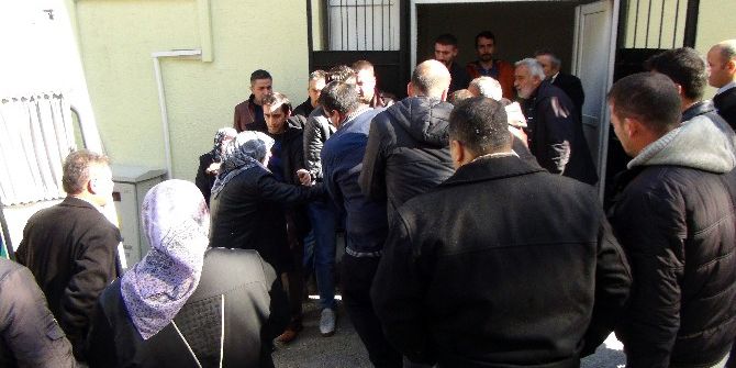 Araç İçerisinde Otururken Vurularak Öldürüldü