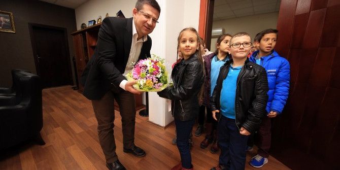 Küçüklerin Sevgisi Odaya Sığmadı