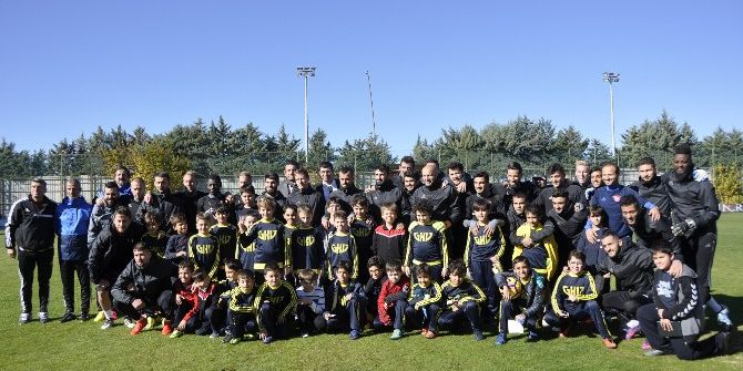 Gkv’li Futbolculardan Gaziantepspor’a Baklavalı Doping