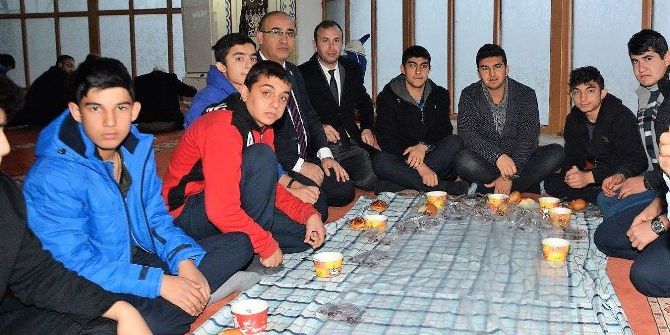 Gençler Sabah Namazında Buluştu