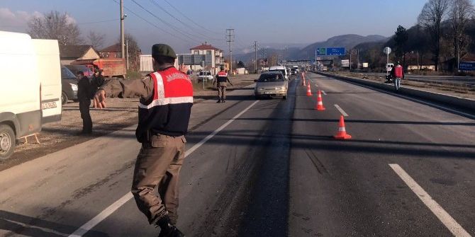 Jandarma Ekipleri Araçları Didik Didik Aradı