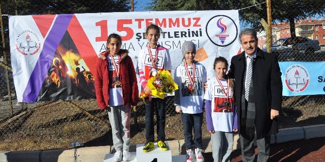 Bozüyük Saffet Şeker Ortaokulu’ndan 15 Temmuz Şehitlerini Anma Etkinliği