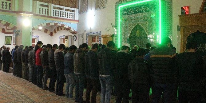 Gençler Sabah Namazında Buluştu