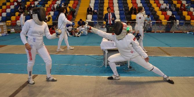 Bay-bayan Eskrim Türkiye Şampiyonası Başladı