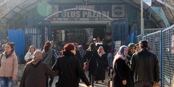 Komşular, Balkanların En Büyük Pazarına Akın Etti