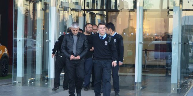 İstanbul’da Ünlü Plazaya Alacaklı Baskını