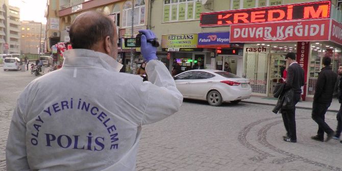 Pompalı Tüfeği Temizlerken Genç Kadını Ağır Yaraladı