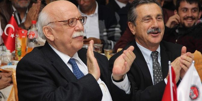 Bakan Avcı ‘Söğüdün Erenleri’ Türküsüne Eşlik Etti