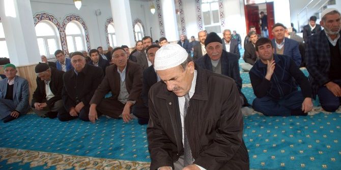 Dubaili İşadamlarının Yaptırdığı Cami İbadete Açıldı