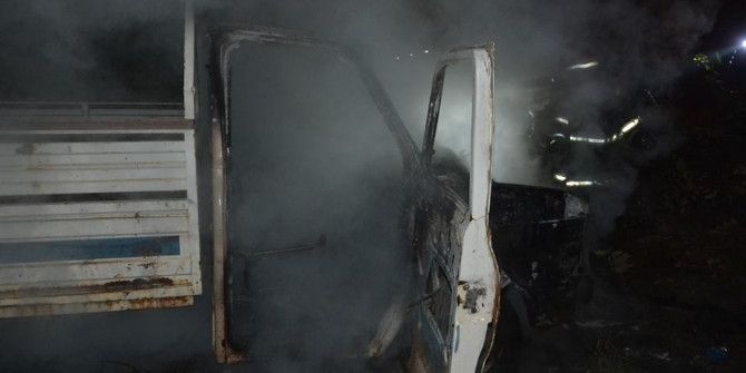 Fatsa’da Kamyonet Yangını