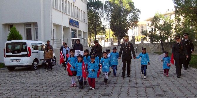 Jandarma, Çocukları Sinema İle Tanıştırdı